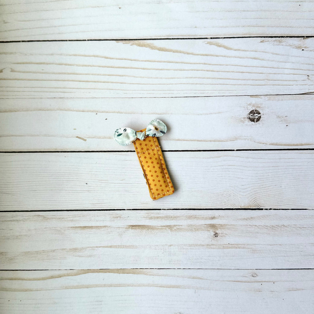 Magnetic Fabric Bookmark with Penholder