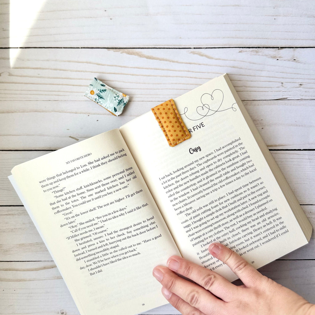Set of 2 Magnetic Fabric Bookmarks
