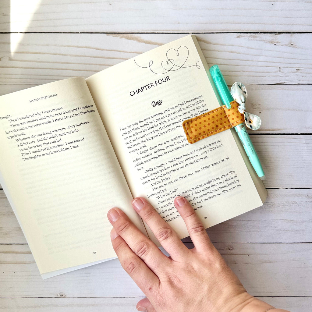 Magnetic Fabric Bookmark with Penholder