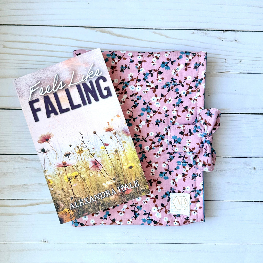 Quilted Fabric Book Sleeve with Magnetic Clasp and Bow