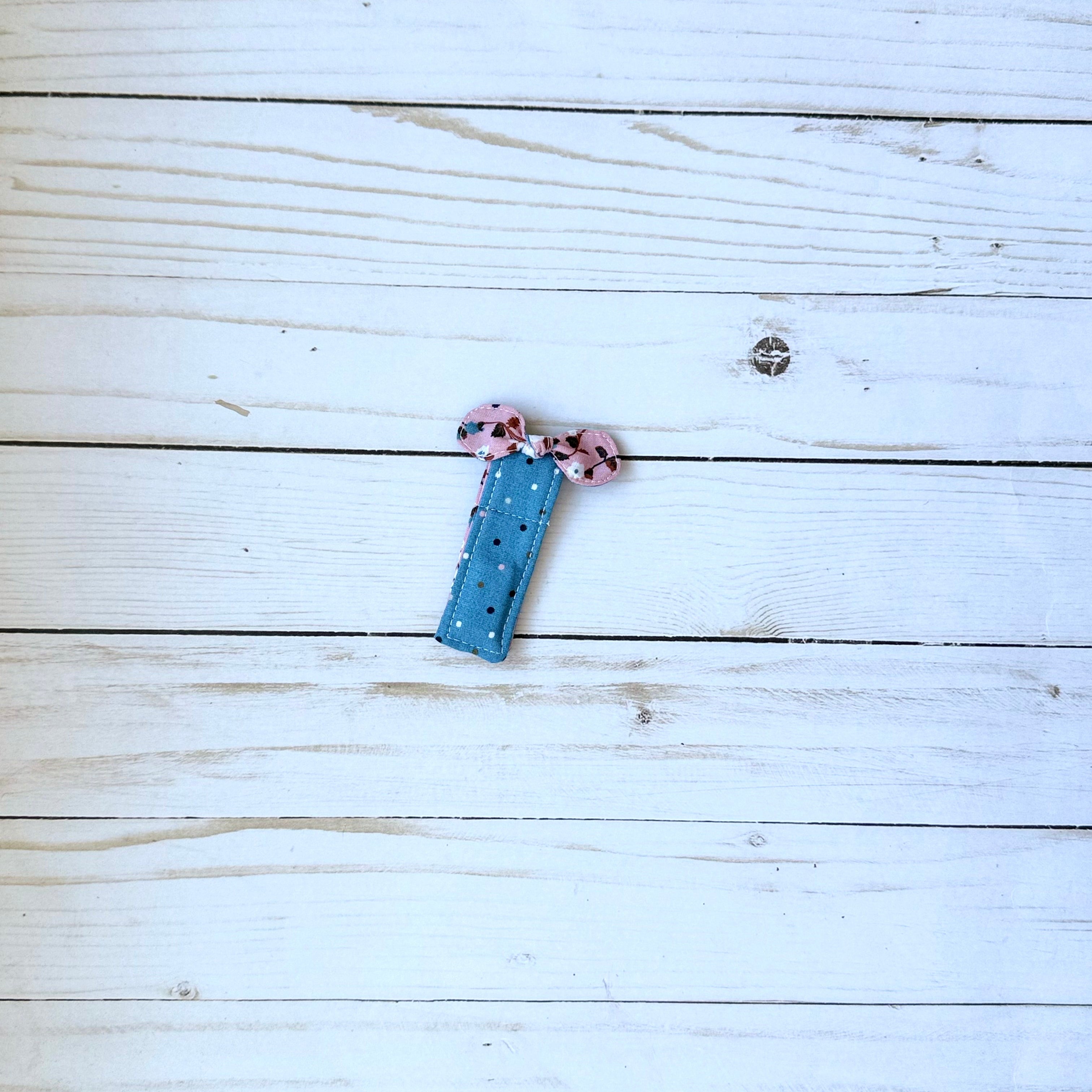 Magnetic Fabric Bookmark with Penholder