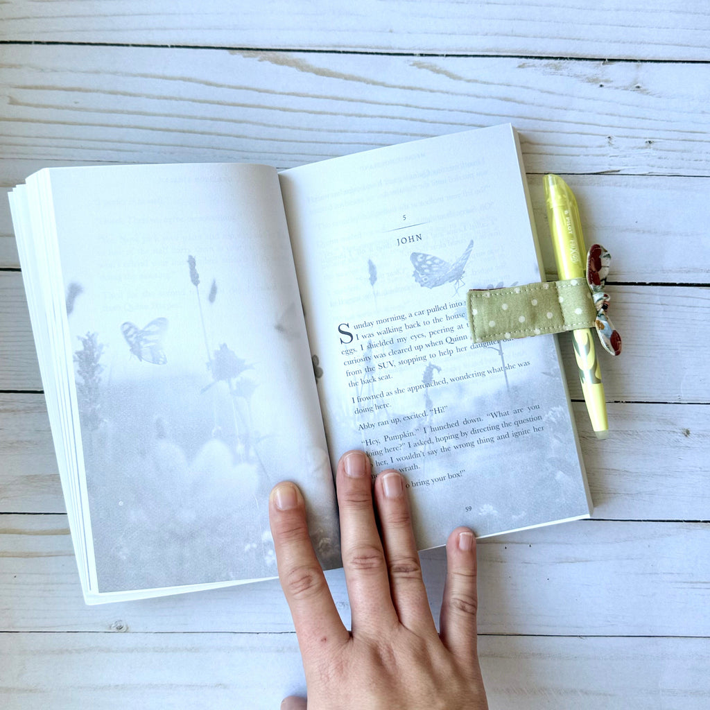 Magnetic Fabric Bookmark with Penholder