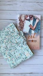 Quilted Fabric Book Sleeve with Magnetic Clasp and Bow